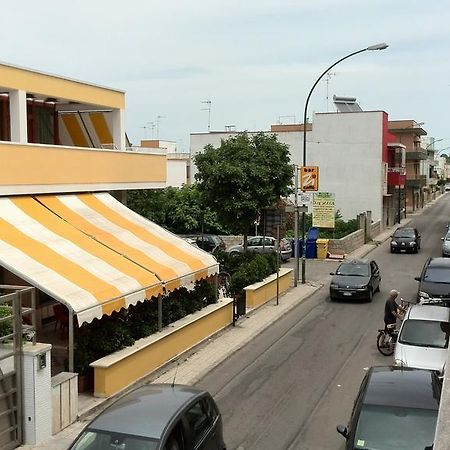 Camere Lorenzo Porto Cesareo Bilik gambar