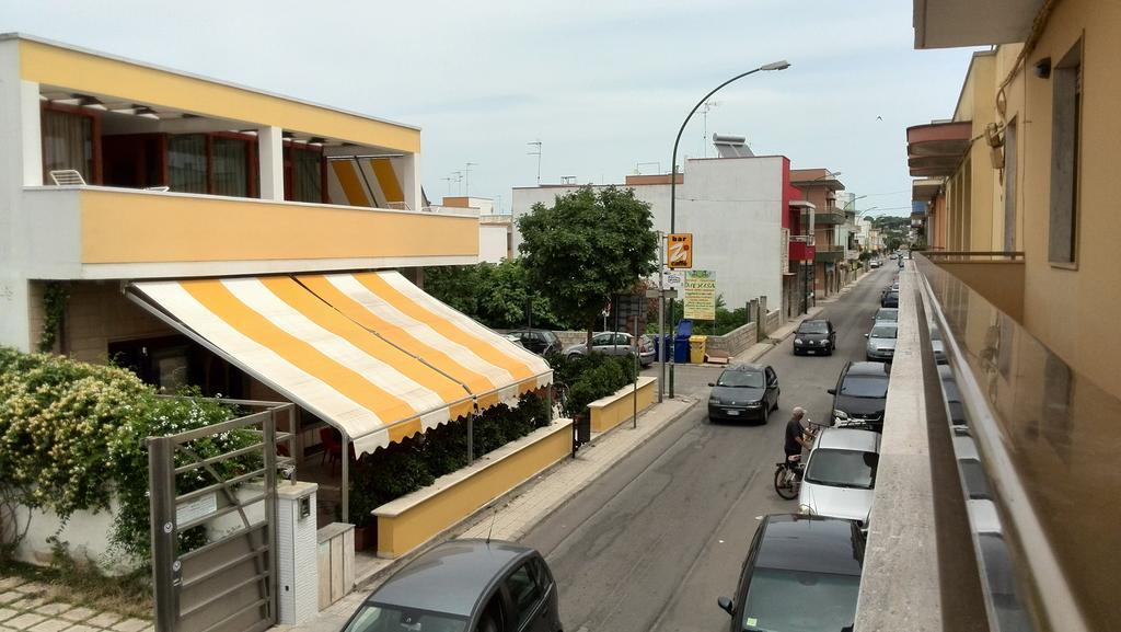 Camere Lorenzo Porto Cesareo Bilik gambar